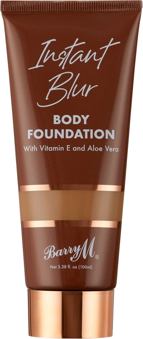 En brun tub med kroppsfondation med guldlock, märkt 'Instant Blur' med vitamin E och aloe vera.