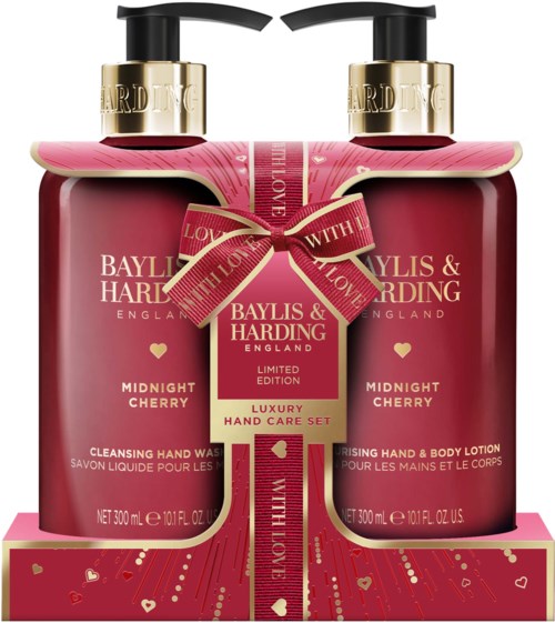 Dwie różowe butelki mydła do rąk i lotiony z różową wstążką i opakowaniem prezentowym, oznaczone 'Luxury Hand Care Set' na Walentynki.