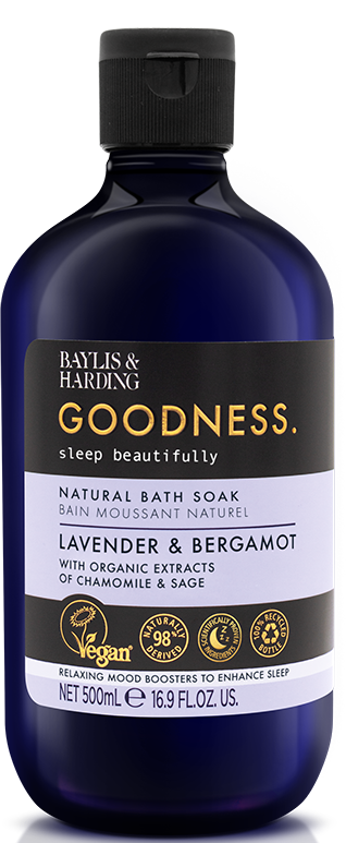 Eine dunkelblaue Flasche mit Lavendel- und Bergamott-Badesee, angereichert mit organischen Extrakten. Das Etikett hebt vegane, natürliche und schlaffördernde Eigenschaften hervor.