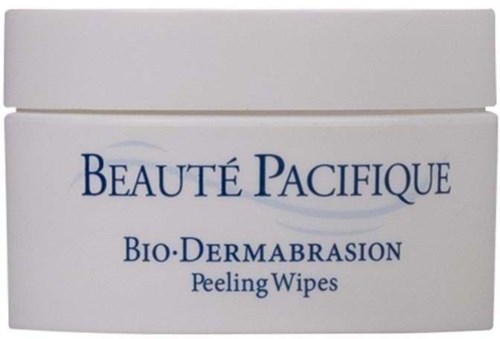 En vit box med blå text som säger 'Beaute Pacifique' innehåller peelingservetter för bio-dermabrasion.