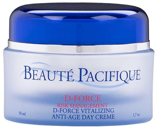 Blauwe en witte pot met anti-aging dagcrème van Beauté Pacificque met Risk Management en D-Force Vitalizing.