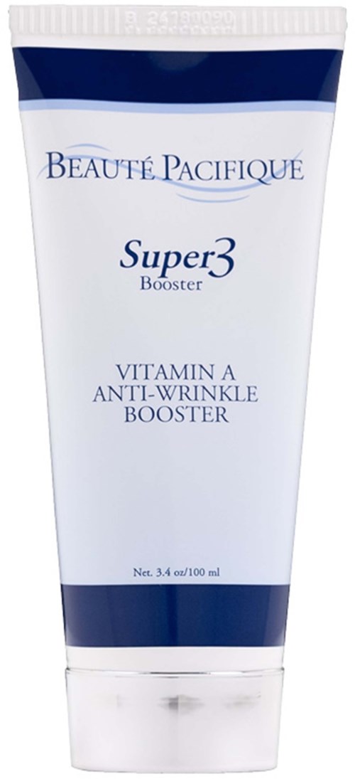 Witte buis met blauwe banden, genaamd Beaute Pacifique Super3 Booster, belooft rimpels te bestrijden met vitamine A.