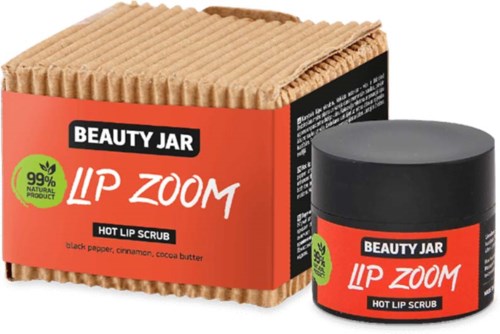 Ein Schönheitsprodukt namens Lip Zoom, ein heißes Lippenpeeling mit natürlichen Inhaltsstoffen, in einem Glas und einer Schachtel.