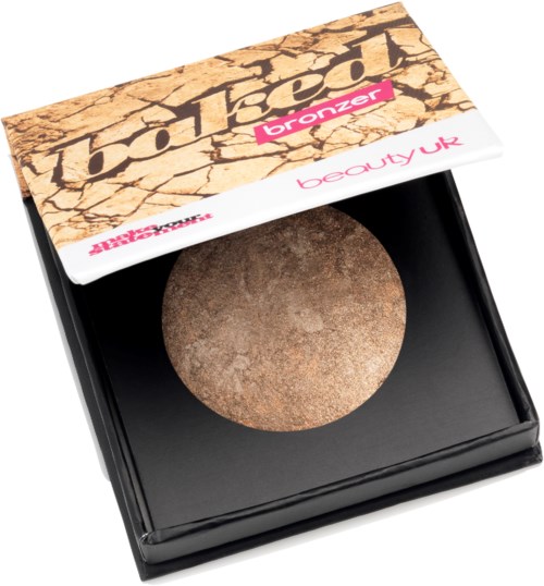 En sminkkompakt merket 'bronzer' i et svart etui med et sprukket jorddesign på toppen.