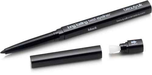 Ein schwarzer Eyelinerstift mit Kappe und einem kleinen weißen Applikator davor.