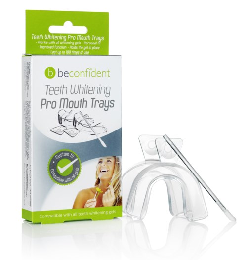 Zahnaufhellungs-Pro-Mundschienen und ein Werkzeug mit Verpackung, das eine lächelnde Frau zeigt.