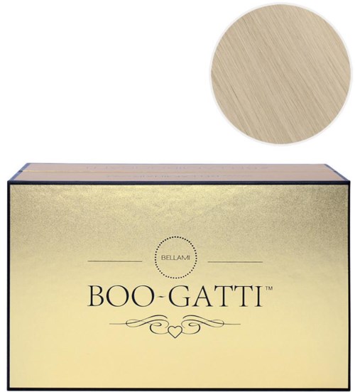 Eine Schachtel mit 'Boo-Gatti'-Beschriftung, gold-gelbes Design und ein runder Stichprobe aus beigem Material.