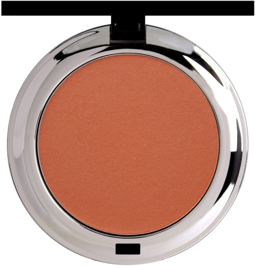 En rund makeup-rougekompakt med en persikofärgad nyans inuti och ett glänsande silverfodral.