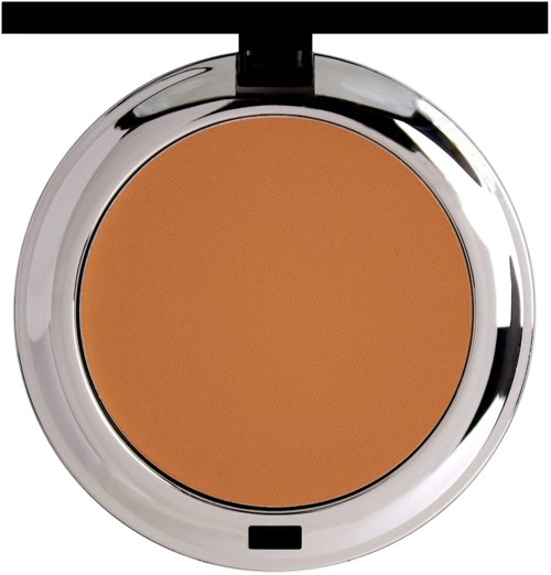 En rund makeup-kompakt med brunt pressat puder inuti och ett glänsande silver ytterhölje.