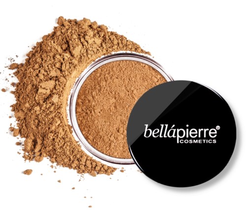 En rund behållare med lös brunt kosmetikpulver och svart lock märkta 'bellápierre cosmetics'.