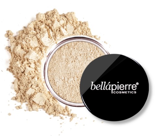 Beigeinen jauhemainen meikkipakkaus, jossa on musta kansi lukemalla 'bellápierre COSMETICS' ja vähän irtopuuterista.