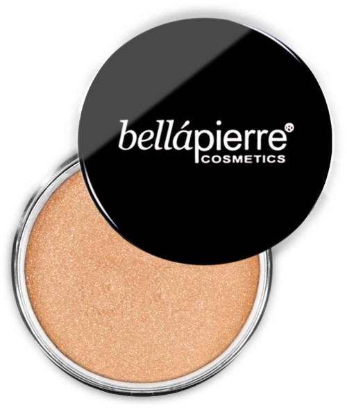 En compakt med beige ansiktspuder och svart lock märkt 'bellápierre COSMETICS'.