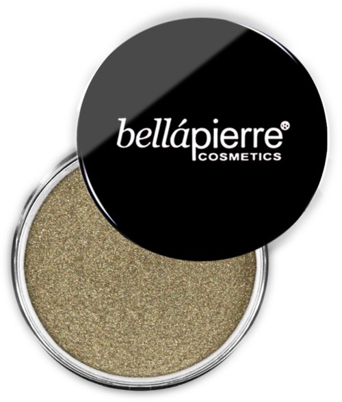En liten rund behållare med guldfärgad ögonskugga och svart lock som säger "bellápierre COSMETICS."