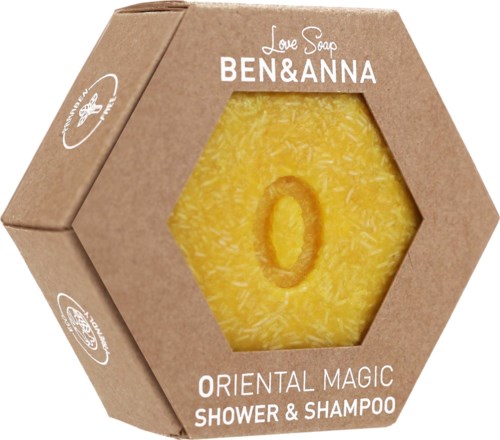 Ruskea rasia, jossa on läpinäkyvä ikkuna, paljastaa keltaisen suihku- ja shampoopalan. Tekstiä sanalla "Ben&Ana" ja "Oriental Magic".