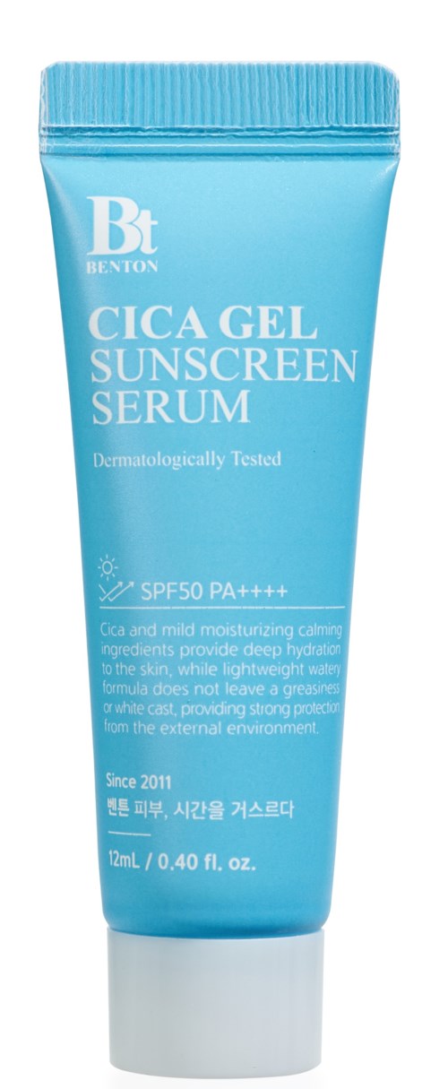 Blauwe tube met witte tekst voor Cica Gel Sunscreen Serum, SPF50, PA++++, 12 ml, licht, hydraterend, beschermt de huid.