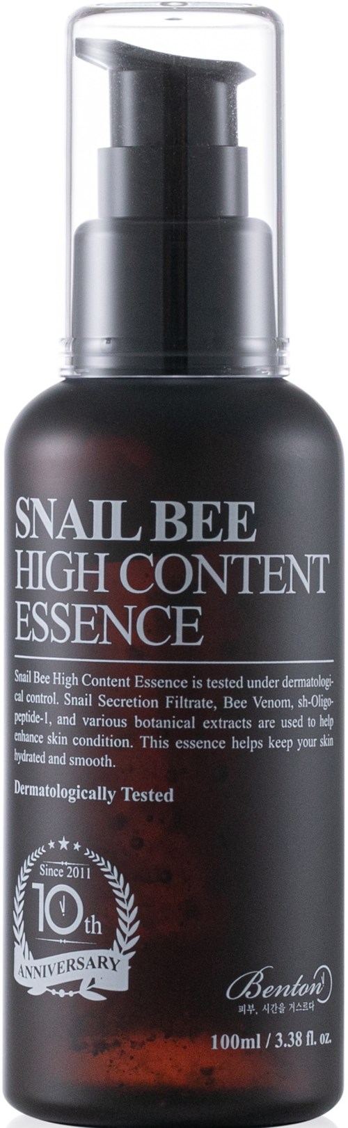 En svart flaska med pump, märkt Snail Bee High Content Essence, firar ett 10-årsjubileum.