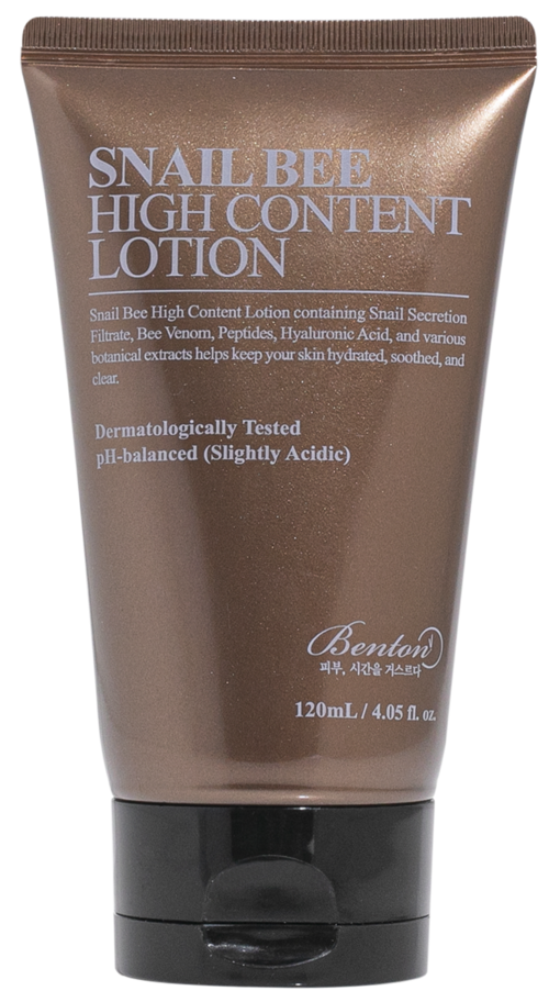 Een bruine tube met een zwarte flip-top deksel, met label 'Snail Bee High Content Lotion' voor hydratatie en kalmering van de huid.