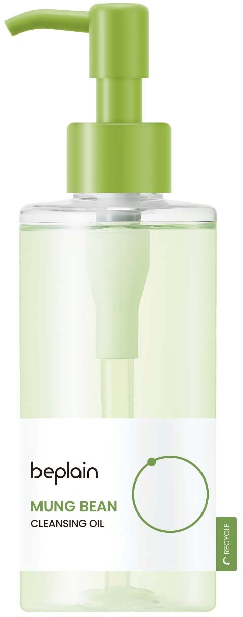 Eine klare Flasche mit Pumpe enthält Mungbohnen-Reinigungsöl. Das Etikett hat ein einfaches grünes und weißes Design.