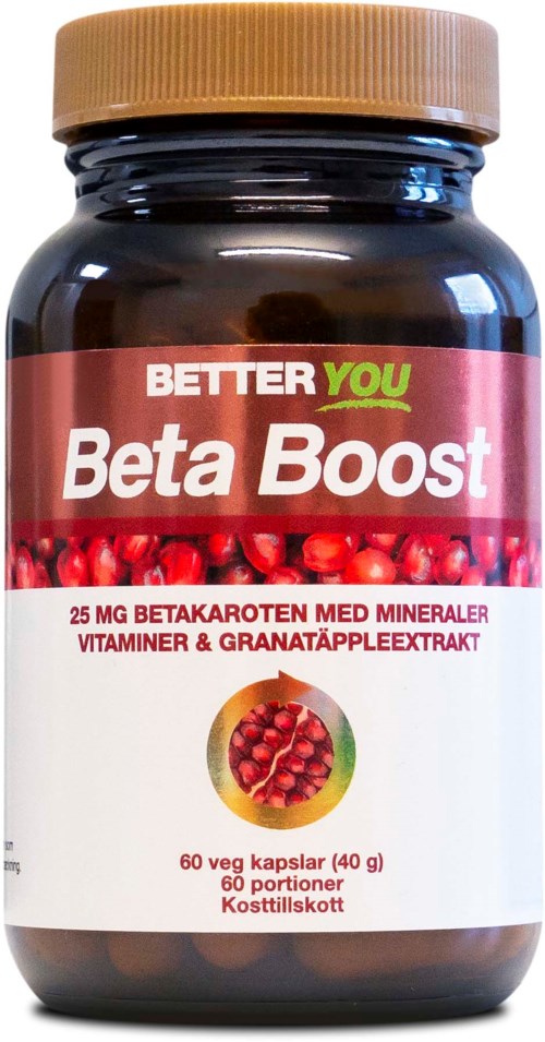 En flaske med Beta Boost kosttilskudd med røde bær på etiketten. Den inneholder mineraler, vitaminer og granatepleekstrakt.