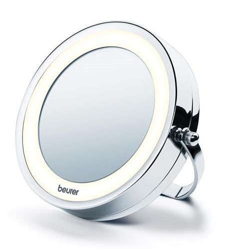 Een ronde, zilveren spiegel met ingebouwd licht, merk Beurer, bedoeld voor make-up of huidverzorging.