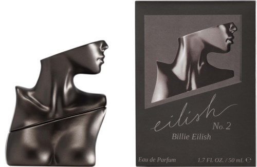 Een zwarte vrouwenmodel nabij een parfumdoos met een vrouwenprofiel en het label 'Billie Eilish No.2'.