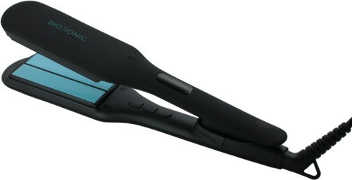 Eine elektrische Haarbürste mit schwarzen Griff und blauen Heizplatten.