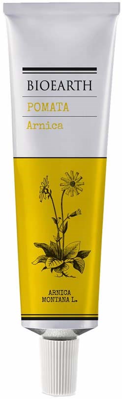 Een tube met het label BIOEARTH Pomata Arnica, geel-wit ontwerp en een plantillustratie.