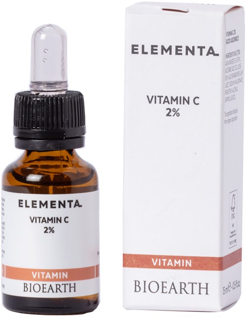 Er is een klein bruin flesje met druppelaar naast een witte doos. Beiden zijn gelabeld 'ELEMENTA VITAMIN C 2%'.