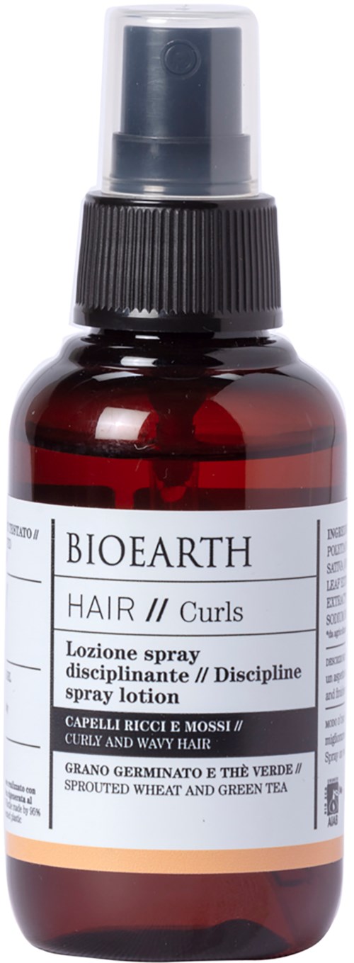 Bruine fles met spraydop, gelabeld Bioearth haarspray voor krullen, bevat tarwe en groene thee.