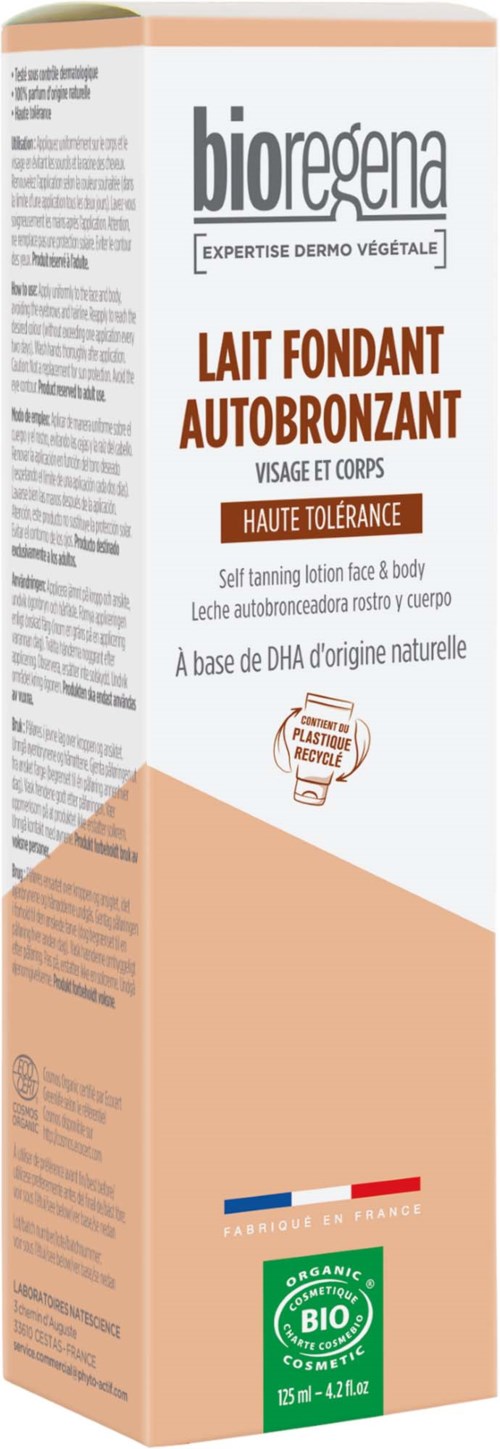Eine Flasche mit bioregena-Label für Selbstbräunungslotion für Gesicht und Körper, natürliche Inhaltsstoffe, grünes Bio-Logo.