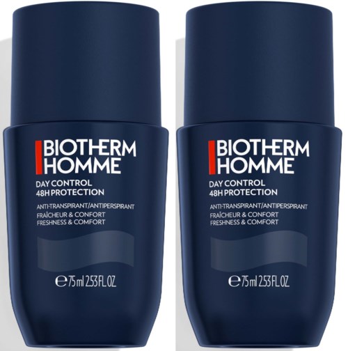 Twee blauwe flessen Biotherm Homme Day Control deodorant voor mannen met 48 uur bescherming.