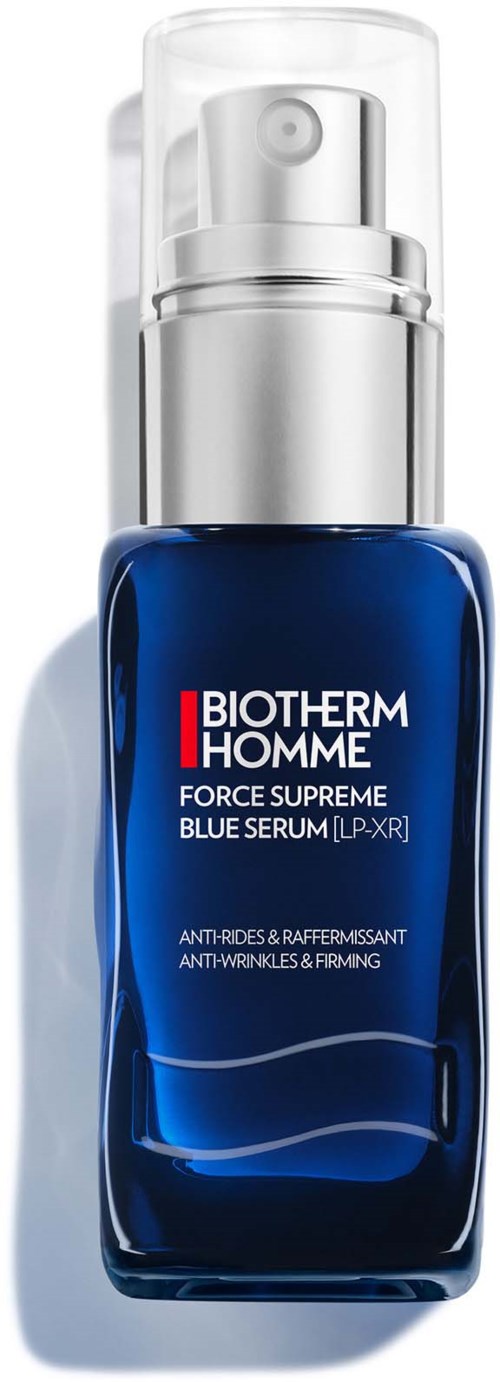 Een blauwe serumfles met doorzichtige dop, label Biotherm Homme Force Supreme voor herenverzorging.