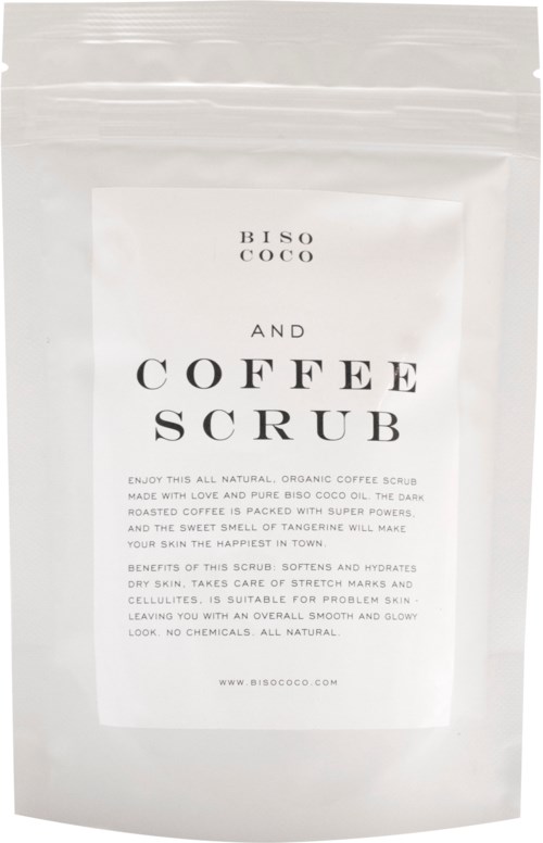 Weiße Verpackung mit schwarzem Text, der die Vorteile und Zutaten des Kaffeepeelings beschreibt. Einfaches und sauberes Design.