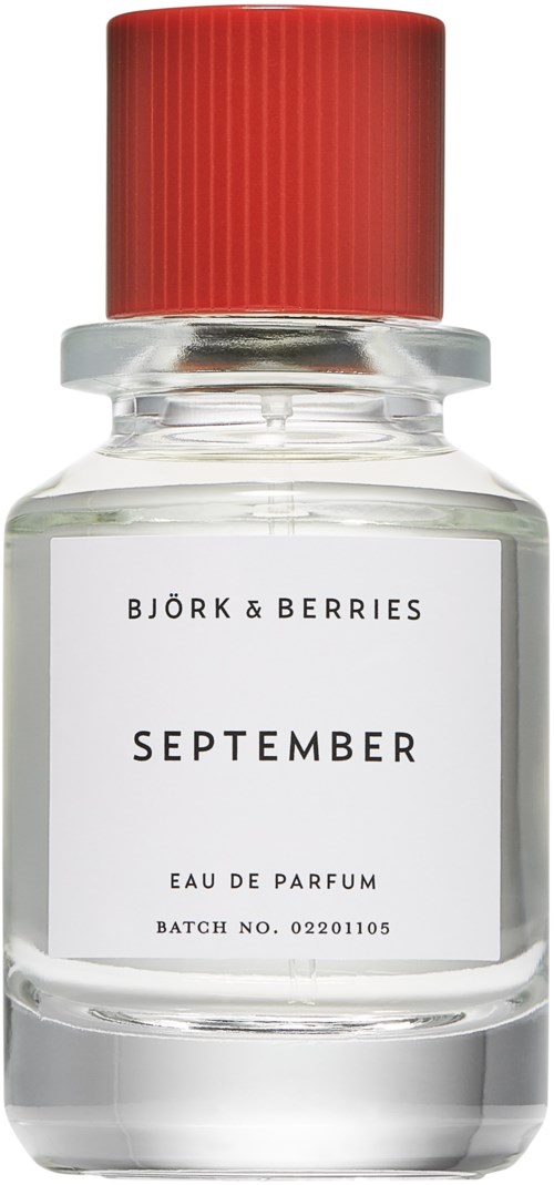 En klar parfymflaska med rött lock, märkt 'BJÖRK & BERRIES September', innehåller Eau de Parfum.