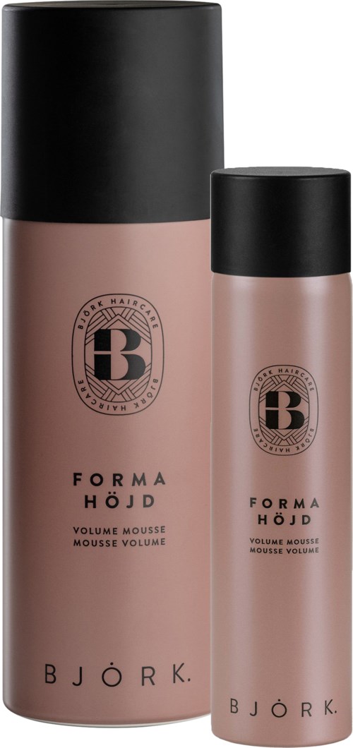 Zwei Flaschen Björk Volumen Mousse mit schwarzen Deckeln, eine groß und eine klein, in neutralen Farben.