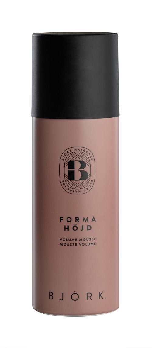 Eine rosa Flasche mit schwarzem Deckel, beschriftet Björk Forma Höjd Volumenmousse für Haarstyling.