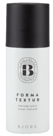 En vit sprayflaska med svart lock märkt 'FORMA TEXTUR' och märkesnamn 'BJÖRK'.