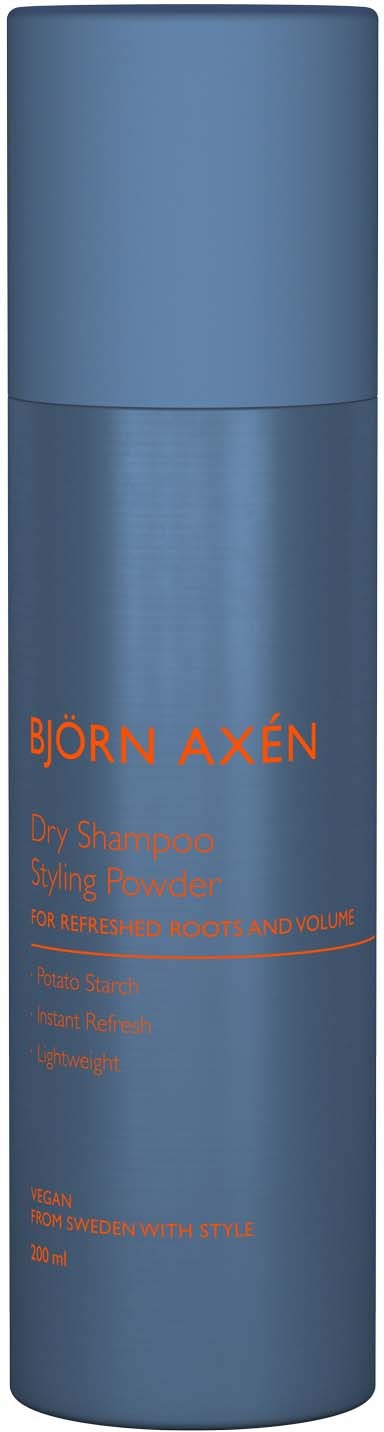 Eine lange blaue Flasche mit orangefarbenem Text, gekennzeichnet als Björn Axén Dry Shampoo Styling Powder, steht aufrecht.