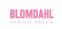 Ljusrosa logga som säger 'BLOMDAHL medical beauty' i fet stil.