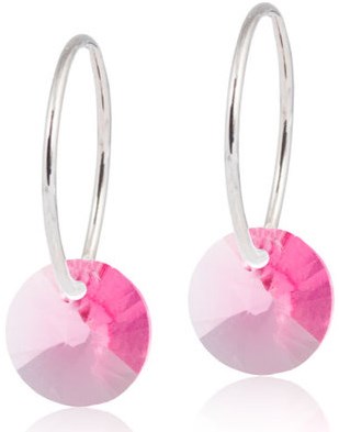 Pink stenörhängen med silverringar, enkel och elegant design.
