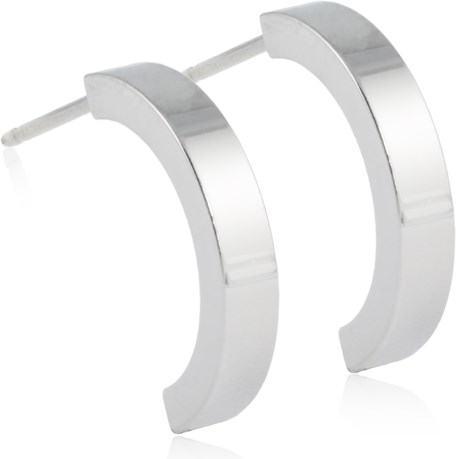 Silberne Hängerohrringe mit glänzender, glatter Oberfläche und modernem Design.