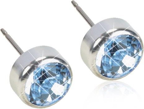 Silberne Ohrringe mit großen, glänzenden blauen Steinen. Einfaches und elegantes Schmuckstück. Reflektiert Licht und funkelt. Kleiner Stecker.