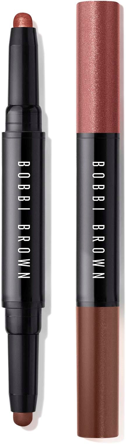 Ett dubbelsidigt sminkstift med en naken- och en brun nyans, båda märkta "Bobbi Brown."