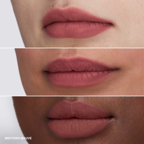 Drei verschiedene Hauttöne mit unterschiedlichen Lippenstiftfarben, zeigen Make-up-Variationen.