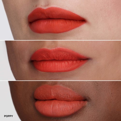 Drie lippen met verschillende huidskleur en oranje lipstick.