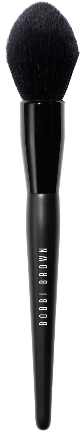 Musta meikkiharja pehmeillä harjaksilla ja nimellä Bobbi Brown kahvassa.