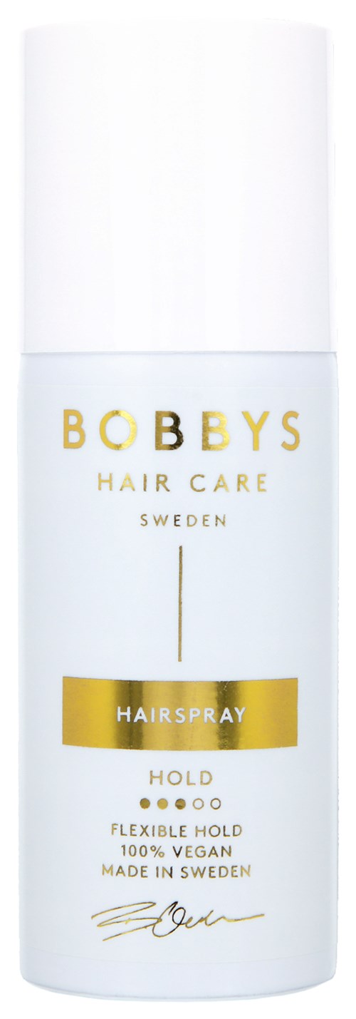 En vit flaska märkt 'BOBBYS HAIR CARE SWEDEN' med guld- och svart text, som visar att det är ett hårspray.