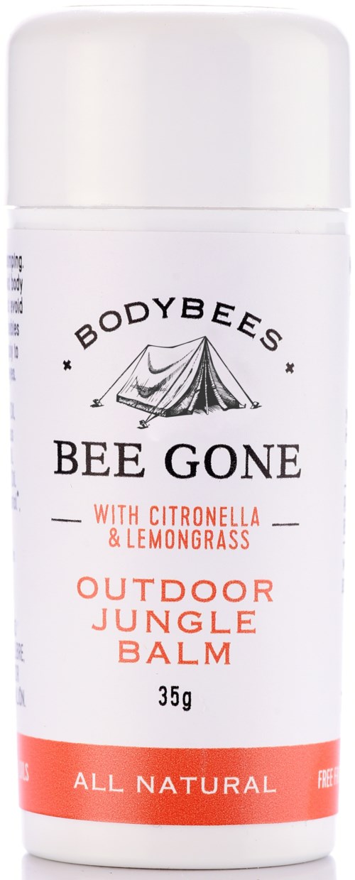 Ein kleiner weißer Behälter mit Balsam für den Außenbereich, mit Zitronella und Zitronengras, gekennzeichnet 'Bee Gone'.