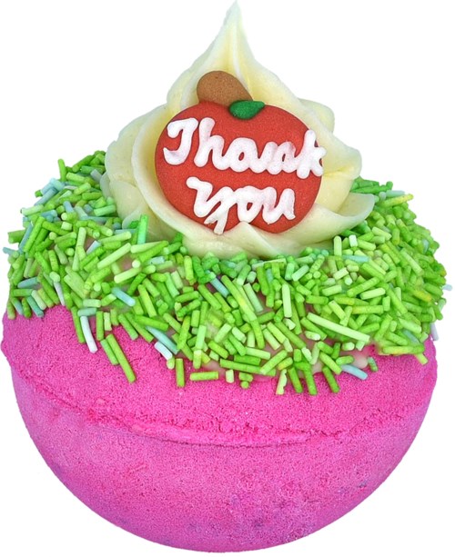 Ein dekorierter Cupcake mit rosa Zuckerguss, grünen Streuseln und einem kleinen Hinweis "Danke" mit einem roten Apfel.
