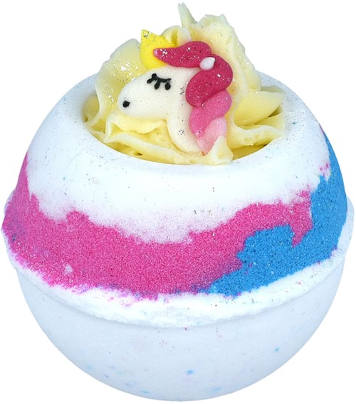 Een bad bom met een eenhoorn ontwerp, in roze, geel en blauw kleuren, gevormd met glazuur en een klein eenhoornfiguurtje.